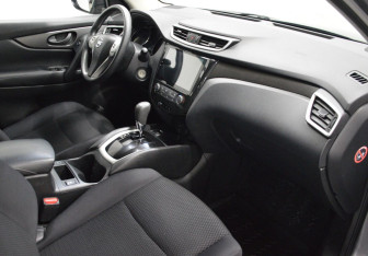 Подержанный автомобиль Nissan Qashqai 2015 года (12 фото)