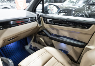 Подержанный автомобиль Porsche Cayenne 2018 года (31 фото)