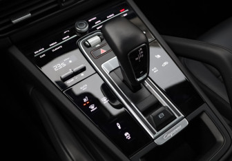 Подержанный автомобиль Porsche Cayenne 2021 года (22 фото)