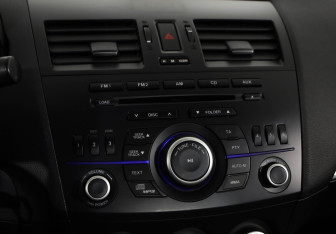 Подержанный автомобиль Mazda 3 Sedan 2011 года (14 фото)