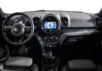 Подержанный автомобиль MINI Countryman 2020 года (14 фото)