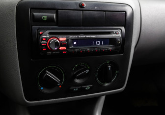 Подержанный автомобиль Skoda Octavia Liftback 2001 года (14 фото)