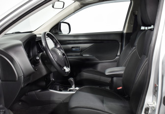 Подержанный автомобиль Mitsubishi Outlander 2019 года (11 фото)