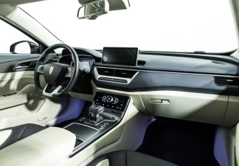 Подержанный автомобиль Hongqi H5 2022 года (9 фото)