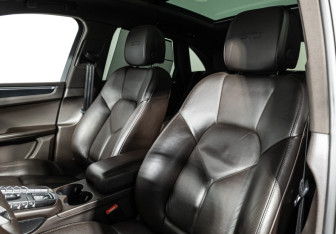 Подержанный автомобиль Porsche Macan 2021 года (16 фото)