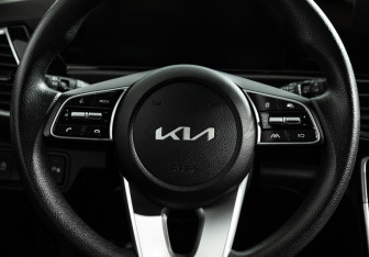 Подержанный автомобиль Kia Seltos 2024 года (17 фото)