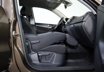 Подержанный автомобиль Volkswagen Tiguan 2015 года (22 фото)