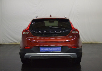 Подержанный автомобиль Volvo V40 Cross Country 2014 года (6 фото)