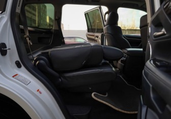 Подержанный автомобиль Lexus LX 2016 года (35 фото)