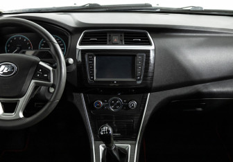 Подержанный автомобиль Lifan Solano 2017 года (14 фото)