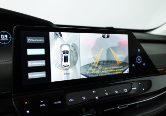 Подержанный автомобиль Changan UNI-K 2022 года (18 фото)