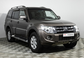 Подержанный автомобиль Mitsubishi Pajero 2011 года (3 фото)