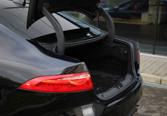 Подержанный автомобиль Jaguar XF Sedan 2017 года (21 фото)