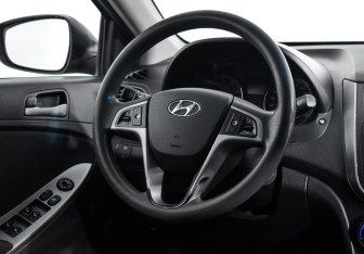 Подержанный автомобиль Hyundai Solaris Sedan 2014 года (15 фото)