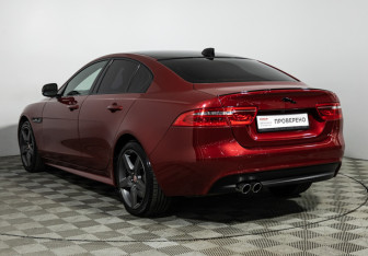 Подержанный автомобиль Jaguar XE 2016 года (7 фото)