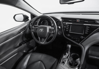 Подержанный автомобиль Toyota Camry Sedan 2018 года (9 фото)