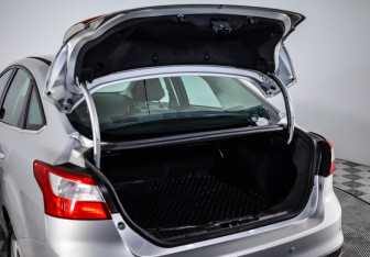 Подержанный автомобиль Ford Focus Sedan 2011 года (24 фото)