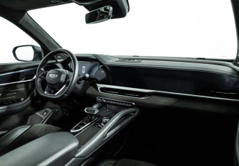 Подержанный автомобиль Geely Monjaro 2024 года (9 фото)