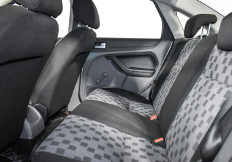 Подержанный автомобиль Ford Focus Sedan 2009 года (11 фото)