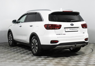 Подержанный автомобиль Kia Sorento 2019 года (7 фото)