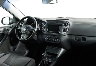 Подержанный автомобиль Volkswagen Tiguan 2011 года (9 фото)