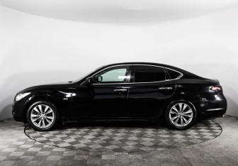 Подержанный автомобиль Infiniti M Sedan 2012 года (9 фото)