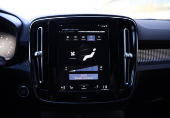 Подержанный автомобиль Volvo XC40 2021 года (18 фото)