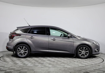 Подержанный автомобиль Ford Focus Hatchback 2013 года (4 фото)