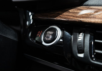 Подержанный автомобиль BMW X5 2017 года (26 фото)