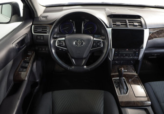Подержанный автомобиль Toyota Camry Sedan 2017 года (10 фото)
