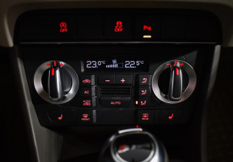 Подержанный автомобиль Audi Q3 2013 года (17 фото)