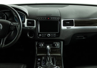 Подержанный автомобиль Volkswagen Touareg 2014 года (14 фото)