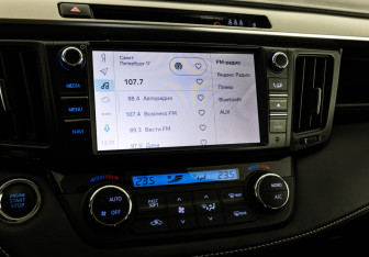 Подержанный автомобиль Toyota RAV4 2018 года (15 фото)