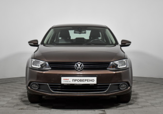 Подержанный автомобиль Volkswagen Jetta Sedan 2014 года (2 фото)