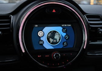 Подержанный автомобиль MINI Clubman Wagon 2019 года (15 фото)