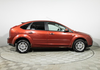 Подержанный автомобиль Ford Focus Hatchback 2007 года (4 фото)