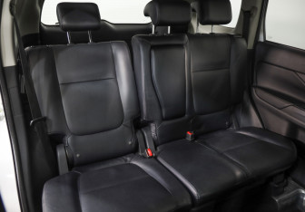 Подержанный автомобиль Mitsubishi Outlander 2016 года (26 фото)