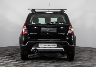 Подержанный автомобиль Renault Sandero 2012 года (6 фото)