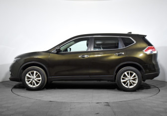 Подержанный автомобиль Nissan X-Trail 2017 года (8 фото)
