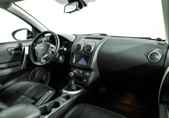Подержанный автомобиль Nissan Qashqai 2010 года (9 фото)