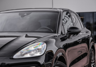 Подержанный автомобиль Porsche Cayenne 2021 года (2 фото)