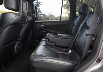 Подержанный автомобиль Lexus LX 2014 года (16 фото)