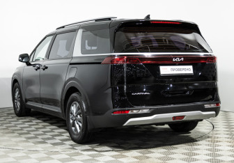 Подержанный автомобиль Kia Carnival 2021 года (7 фото)