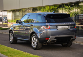 Подержанный автомобиль Land Rover Range Rover Sport 2020 года (9 фото)