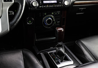 Подержанный автомобиль Toyota Land Cruiser Prado 2016 года (13 фото)