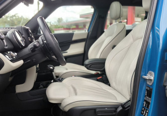 Подержанный автомобиль MINI Countryman 2017 года (16 фото)