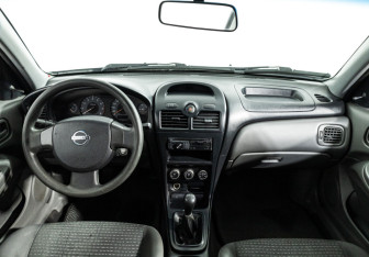 Подержанный автомобиль Nissan Almera Classic 2009 года (13 фото)