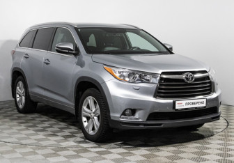 Подержанный автомобиль Toyota Highlander 2014 года (3 фото)