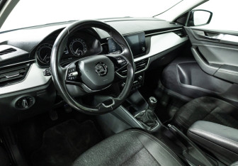 Подержанный автомобиль Skoda Rapid Liftback 2021 года (11 фото)