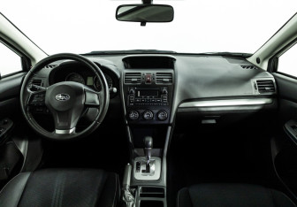 Подержанный автомобиль Subaru XV 2012 года (13 фото)